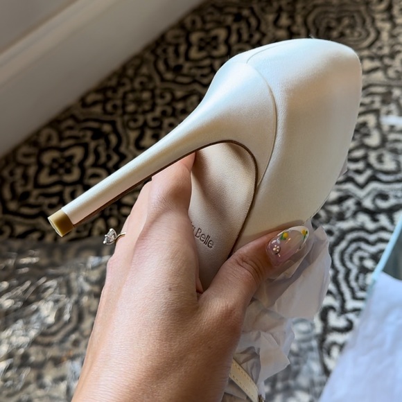 Bella Belle NWT Pearl Heels - Picture 7 of 10